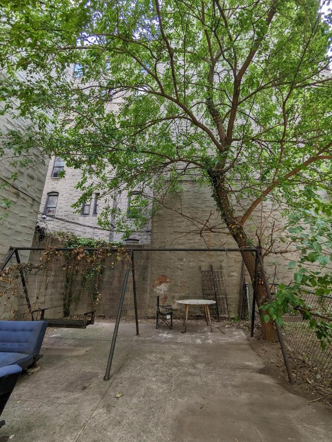 Central & Affordable Williamsburg Small Room Нью-Йорк Екстер'єр фото