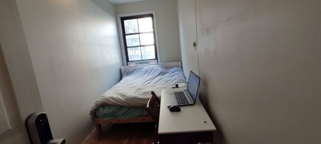 Central & Affordable Williamsburg Small Room Нью-Йорк Екстер'єр фото